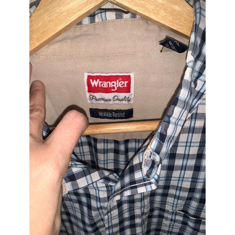 Wrangler Mens XL Short Sleeve Button Down Shirt Blue White Plaid Wrinkle Resist - Picture 4 of 11